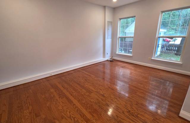2749 MIDDLE NECK Road Gallery 2
