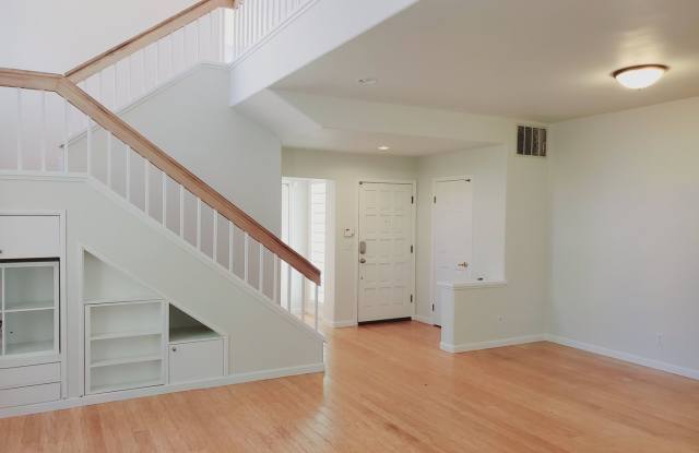 Light and Bright Mediterranean Style Home! - 2927 Baywalk Road, Alameda, CA 94502
