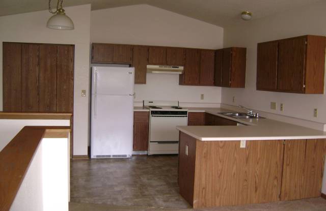 2026 S. Cliff-Alex Ct. Unit B - 2026 Cliff Alex Court South, Waukesha, WI 53189