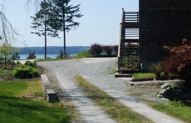 1 bedroom 1 bath Apartment Camano MIL water views! Gallery 3