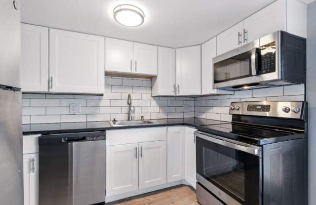 Beautifully Remodeled 2 Bedroom with W/D, A/C and Parking Gallery 2