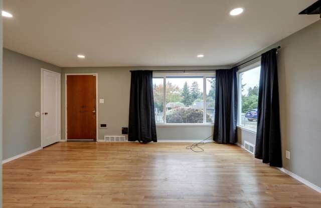 Spacious 4-bedroom home in the heart of West Seattle Gallery 3