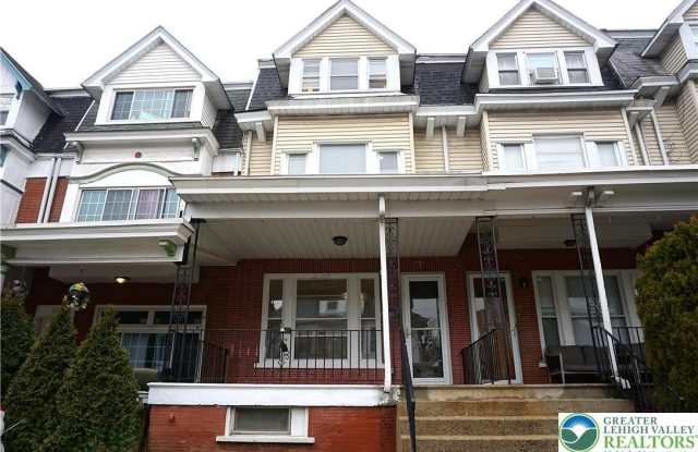 128 1/2 S west photos photos