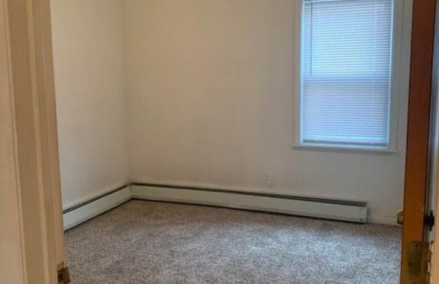 2 Bedroom 1 Bath in Harper Woods Gallery 3