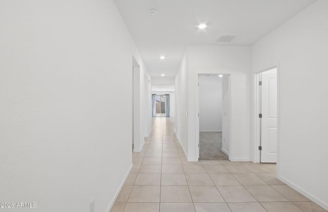25293 W Wayland Drive Gallery 2