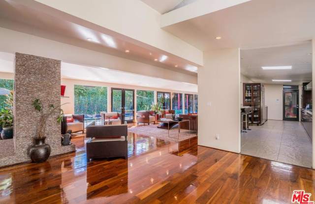 1108 LAUREL Way Gallery 4