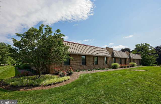 2650 WESTVIEW Drive Gallery 3