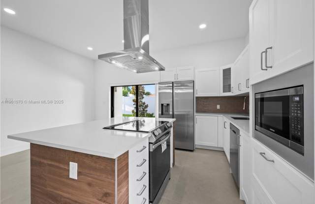 1041 W Lakewood Road, West Palm Beach, FL 33405 photos photos