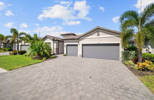 Stunning new construction home located in Timbercreek 3 bedroom+ DEN, 3 bathroom house with 3-car garage Gallery 3