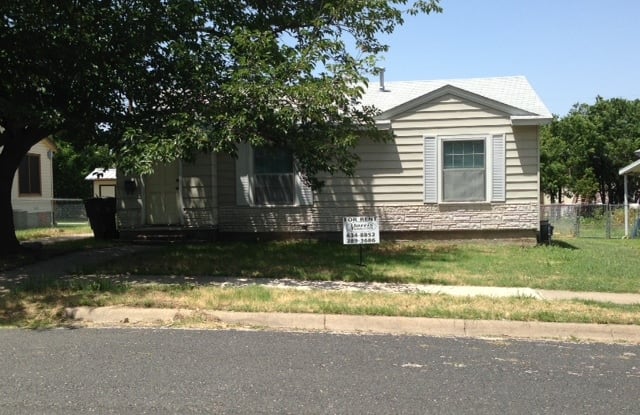 807 Evetts photos photos