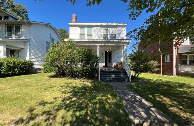 Spacious 4-Bedroom Home photos photos