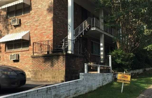 220 N Taylor photos photos