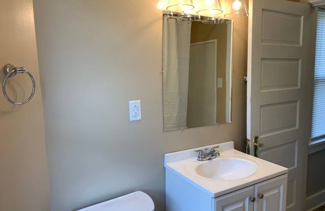 Charming 2BR home in Pittsburgh Gallery 4