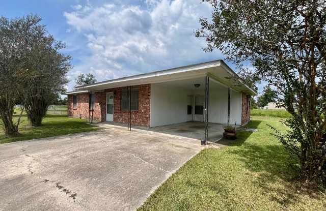 St. Amant 3br/2ba house for photos photos
