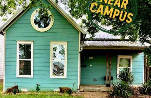 2 bedroom HOUSE on the edge of Baylor's campus! - 412 University Street, Waco, TX 76706 2 bedroom HOUSE on the edge of Baylor's campus! - 412 University Street, Waco, TX 76706
