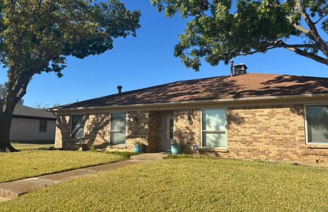 Remodeled 3/2/2 with Lots of Square Footage! - 1419 Idlewood Drive, Sherman, TX 75092