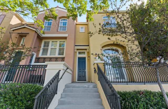 PARKSIDE LUXURY LIVING! CORNER SETTING | BEAUTIFUL DETAILS Gallery 2