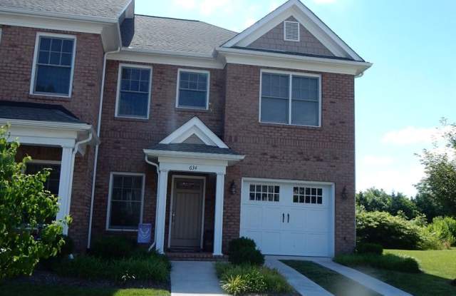 Like New Townhome in Old SW! Close to Carilion, Greenway & DT Roanoke! Gallery 1