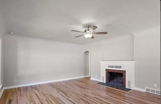 Beautiful 4 bed/3 full bath home in the highly desirable Depot Bench neighborhood! Gallery 3