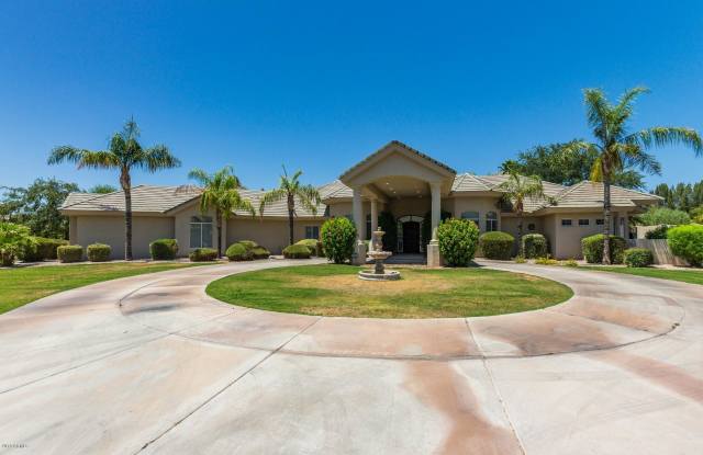 2334 E CLOUD Drive Gallery 3