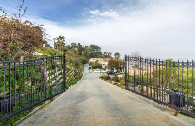 14465 MULHOLLAND Drive Gallery 4