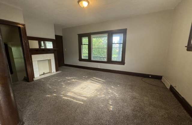 9013/15 Yale Avenue - 2 photos photos