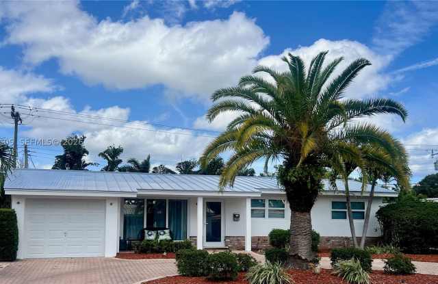 2211 NE 61st Ct Gallery 1