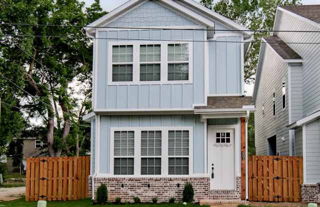 502 W Persimmon St photos photos