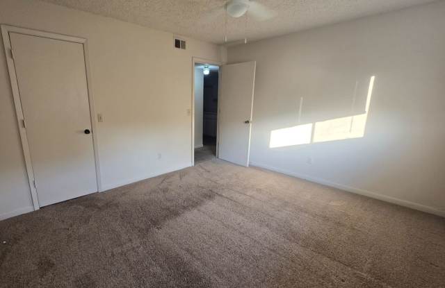 Charming 2 Bedroom, 1 Bath Apartment – Minutes from Nashville Gallery 4