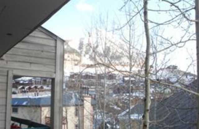 Private end unit 2 bedroom/1.75 bathrooms, pet friendly photos photos