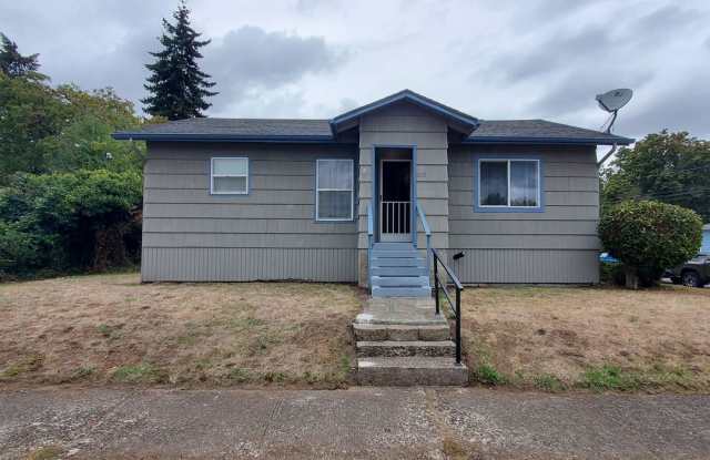 2 Bed, 1 Bath House with a Fenced Yard - 212 Grove Street, Lebanon, OR 97355 2 Bed, 1 Bath House with a Fenced Yard - 212 Grove Street, Lebanon, OR 97355