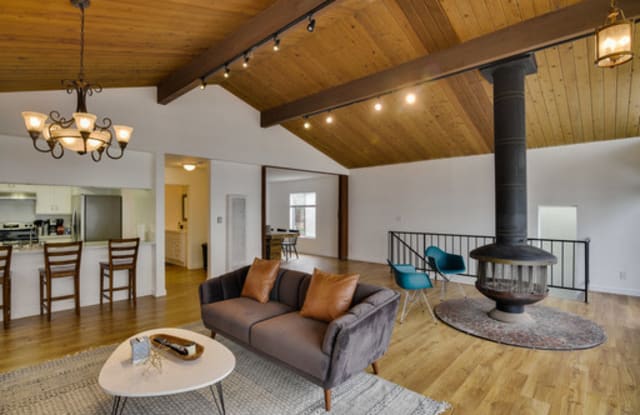 21 12 Yawl St - 12 Yawl Street, Los Angeles, CA 90292