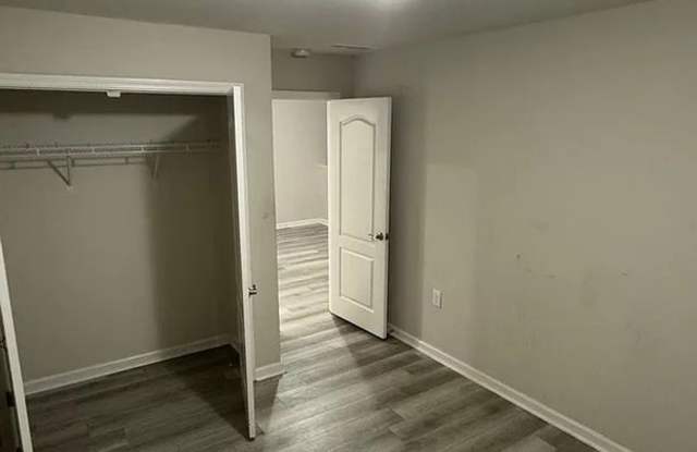 Room in 3 Bedroom Home at Joneshaven Dr photos photos
