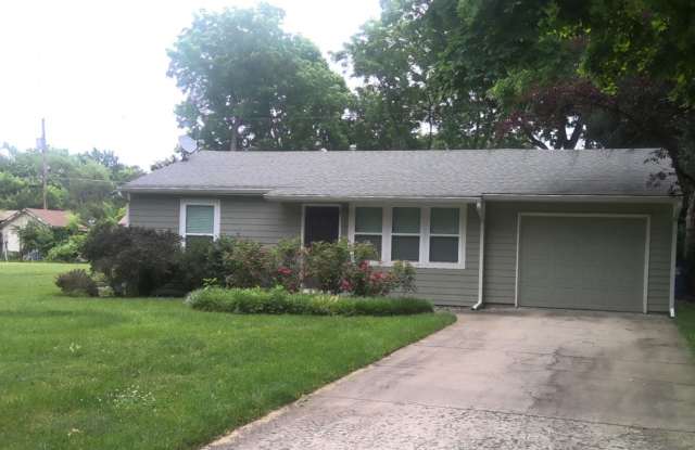 Charming House Across from Veterans park photos photos
