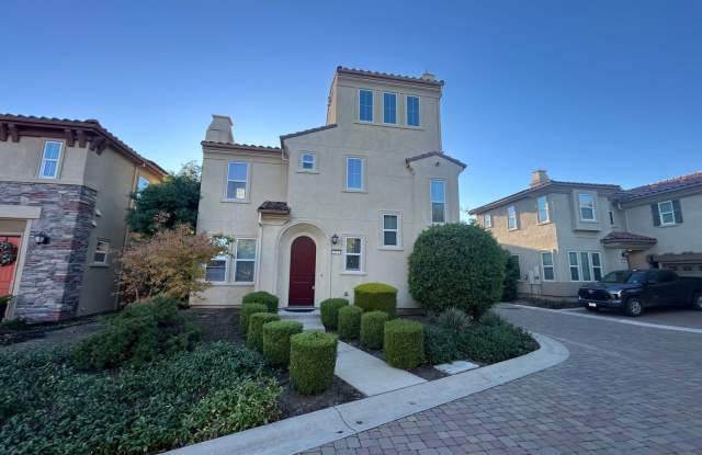 Solar Powered Modern Tri Level! - 371 Cortona Way, Brentwood, CA 94513