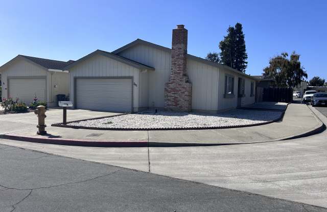 745 Cedar Dr Gallery 3