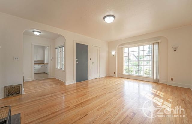111 NW 40th Street - 111 Northwest 40th Street, Vancouver, WA 98660