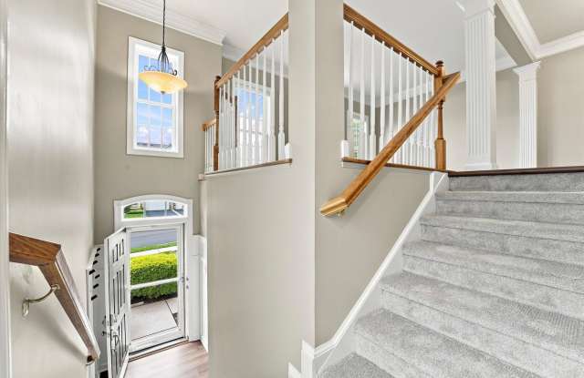 Beautiful 3B/2.5B End-Unit Townhome in Coventry Glen | 2-Car Garage + 10% Off First Month’s Rent! Gallery 3