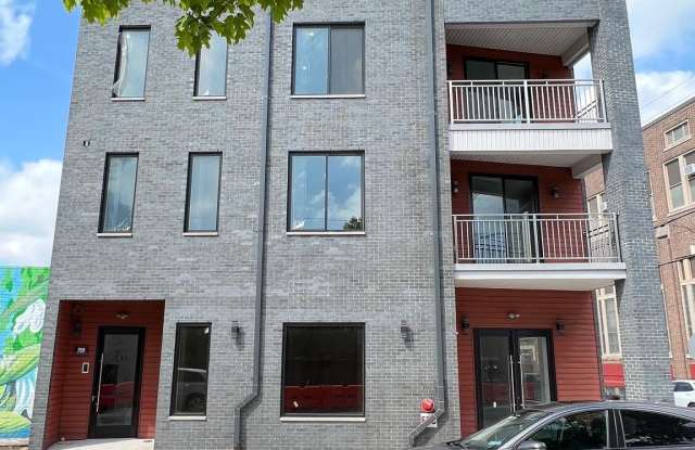 700 N MARSHALL Street unit: 3 photos photos