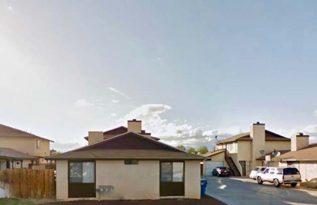 2 BEDROOM 1 BATH - UPSTAIRS UNIT Gallery 3