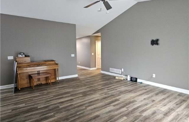 806 Glendale Court Gallery 4