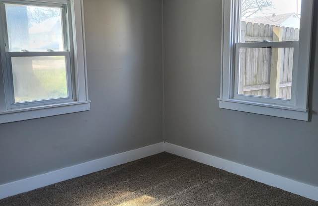 1861 Bellevue Gallery 3