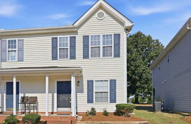 Charming 3-Bedroom End-Unit Townhome in Hedingham photos photos Charming 3-Bedroom End-Unit Townhome in Hedingham photos photos