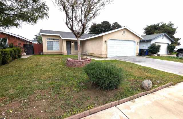 Beautiful 3 Bedroom 2 Bath Home - 684 South Creekside Street, Porterville, CA 93257