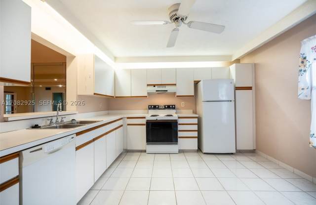 150 S Hollybrook Ter Gallery 2