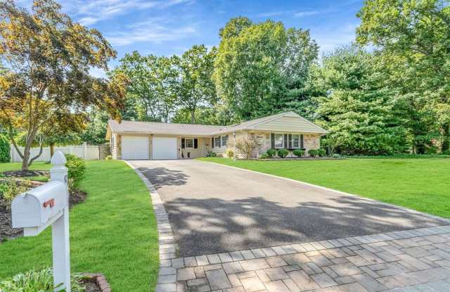 80 Sycamore Circle - 80 Sycamore Circle, Stony Brook, NY 11790