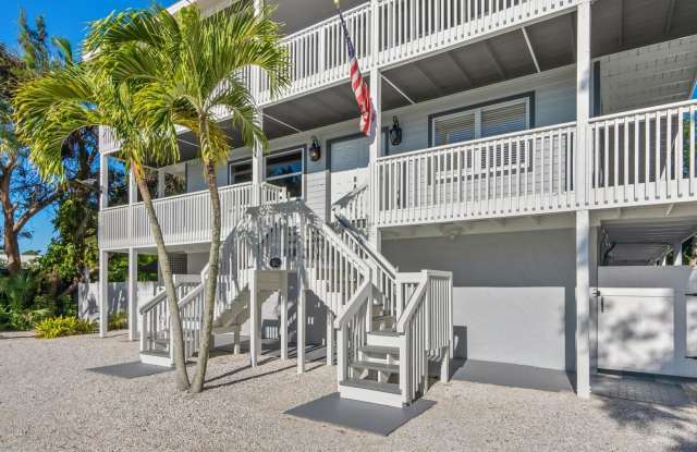 Exceptional Key West-Style Waterfront Estate | Annual Lease on Siesta Key Gallery 1