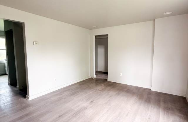 15815 Evergreen Road Gallery 3