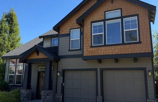 SW Bend - 3 Bed 2.5 Bath -Fenced-Corner lot-Amenities Gallery 4
