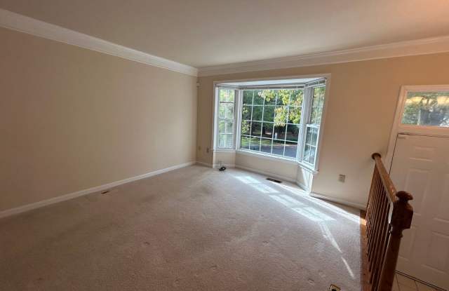 LUXURY END UNIT TOWNHOUSE Gallery 4